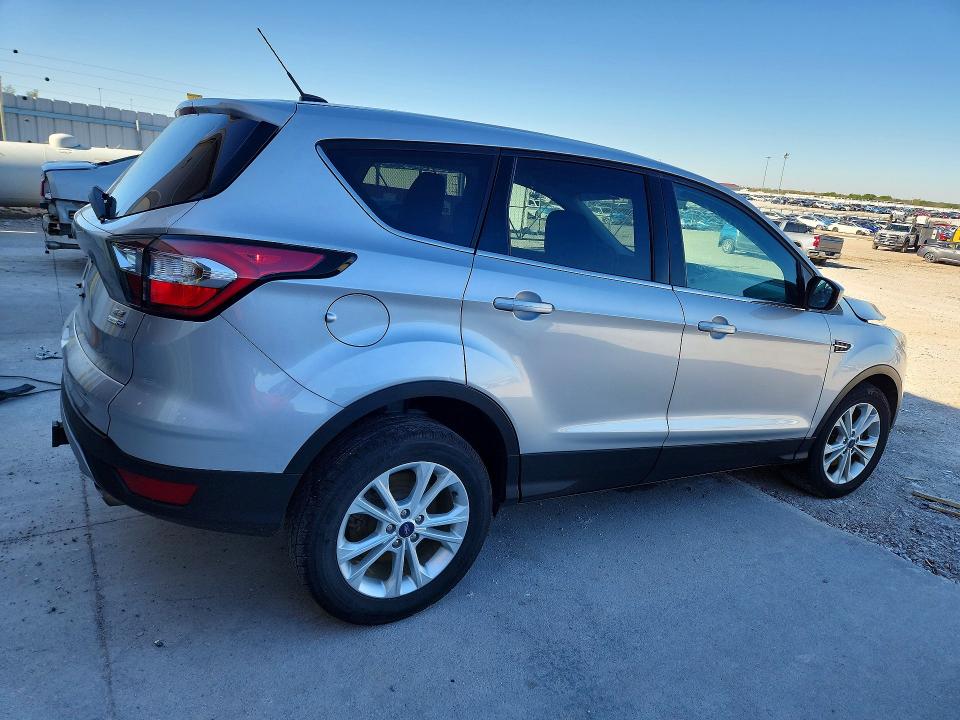 Photo 3 from auction – 2017 FORD ESCAPE with VIN 1FMCU9G91HUF10996