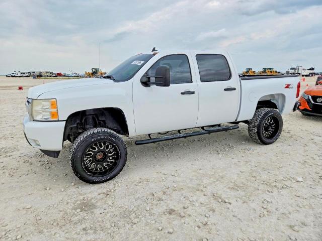 CHEVROLET SILVERADO 2011 with VIN 3GCPKSE37BG308353 - Photo from auction