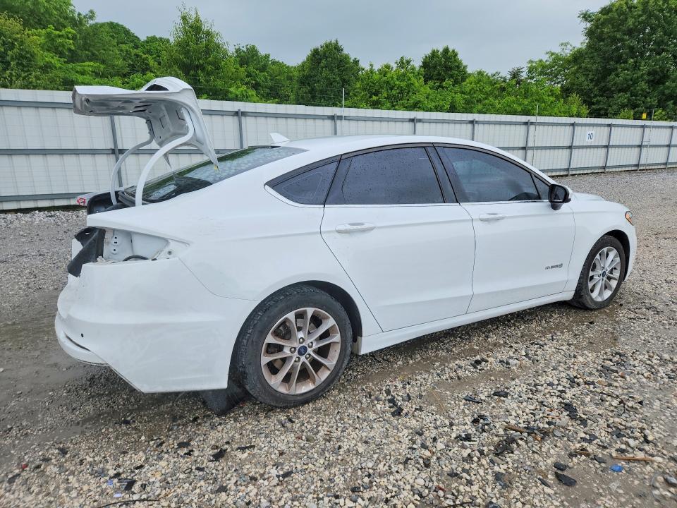 Photo 3 from auction – 2019 FORD FUSION with VIN 3FA6P0LU2KR167781