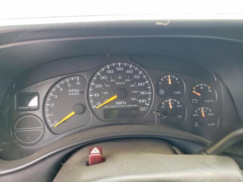 Photo 9 from auction – 2000 CHEVROLET SUBURBAN with VIN 3GNFK16T3YG119784