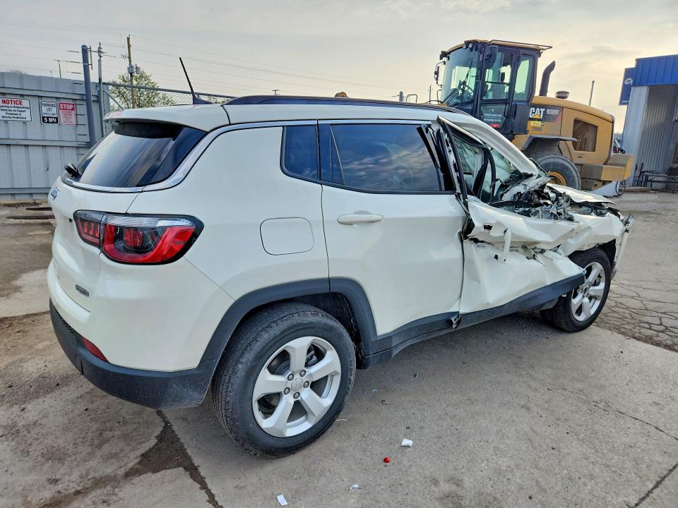 Photo 3 from auction – 2018 JEEP COMPASS with VIN 3C4NJDBB9JT259017