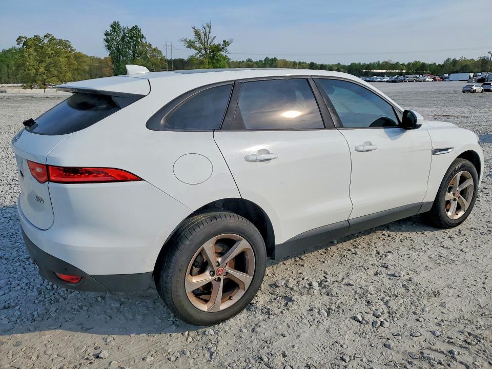 Photo 3 from auction – 2017 JAGUAR F-PACE with VIN SADCJ2BV7HA893129