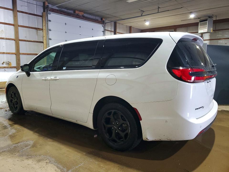 Photo 2 from auction – 2023 CHRYSLER PACIFICA with VIN 2C4RC1S74PR542653