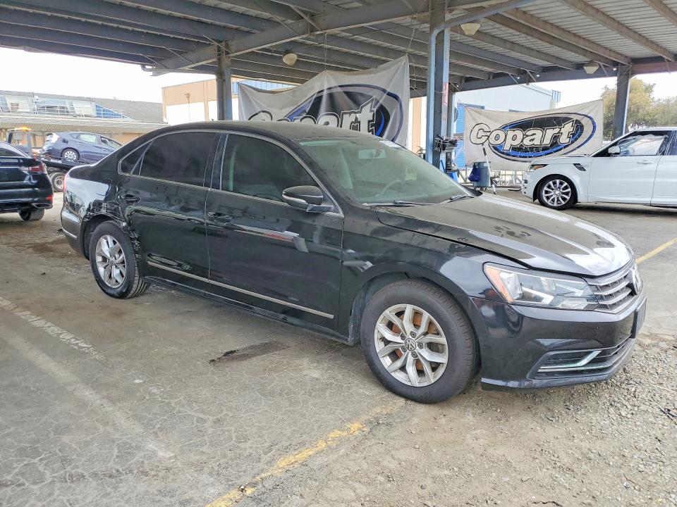 Photo 4 from auction – 2016 VOLKSWAGEN PASSAT with VIN 1VWAT7A36GC055510