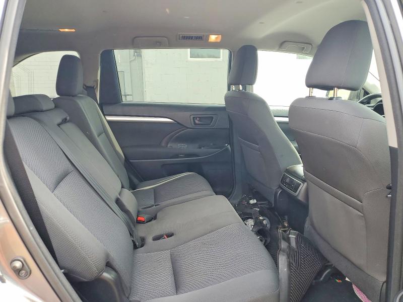 Photo 11 from auction – 2017 TOYOTA HIGHLANDER with VIN 5TDZARFH8HS024397