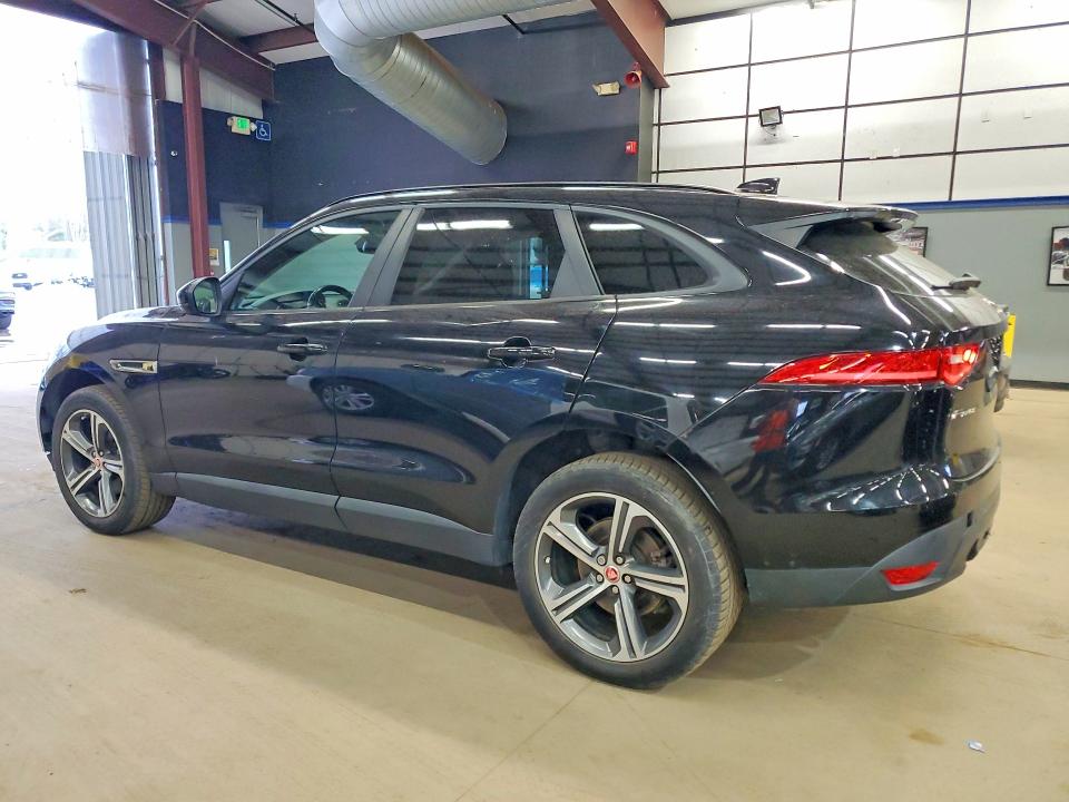 Photo 2 from auction – 2017 JAGUAR F-PACE with VIN SADCJ2BVXHA880147