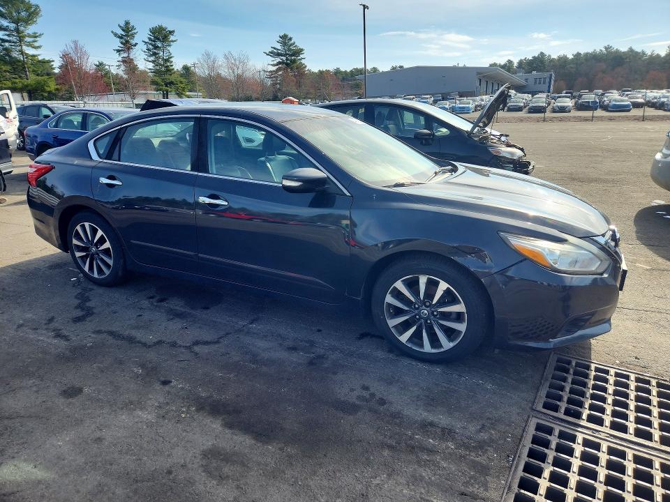 Photo 4 from auction – 2017 NISSAN ALTIMA with VIN 1N4AL3AP3HC165758