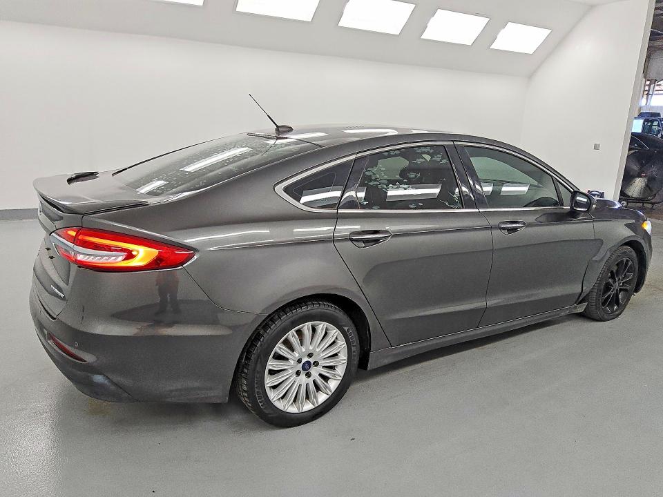 Photo 3 from auction – 2019 FORD FUSION with VIN 3FA6P0SU6KR231743
