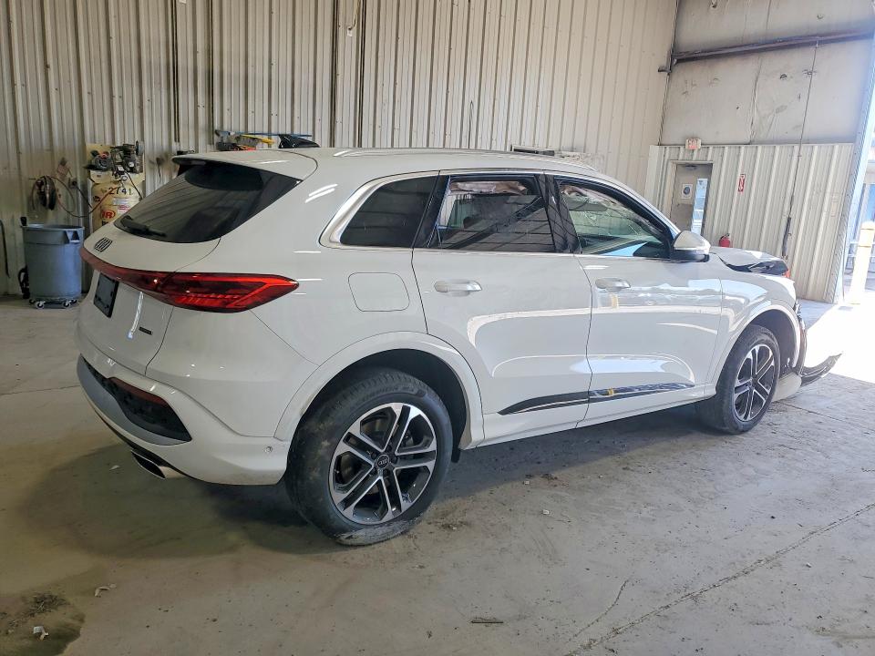 Photo 3 from auction – 2025 AUDI Q5 with VIN WA11AAGU4S2097429