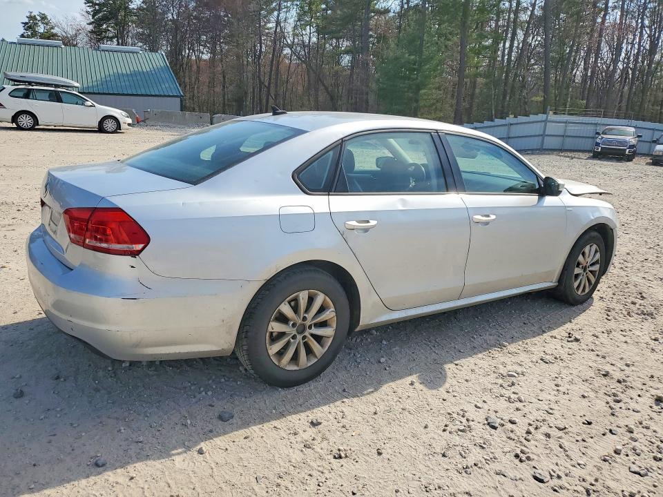 Photo 3 from auction – 2015 VOLKSWAGEN PASSAT with VIN 1VWAT7A36FC031447