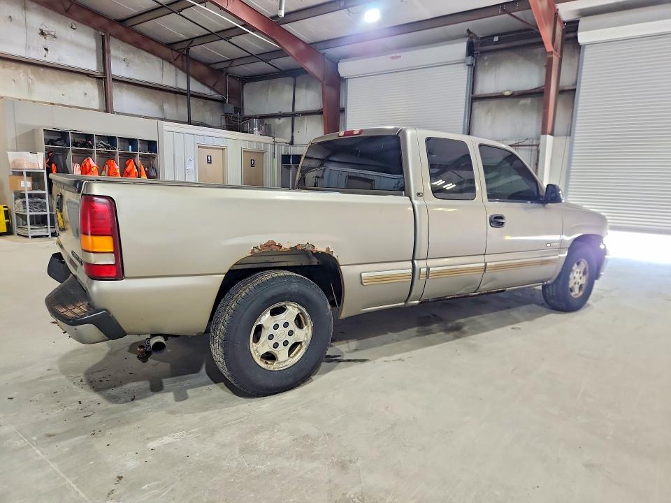 Photo 3 from auction – 2001 CHEVROLET SILVERADO with VIN 1GCEC19V01Z330428