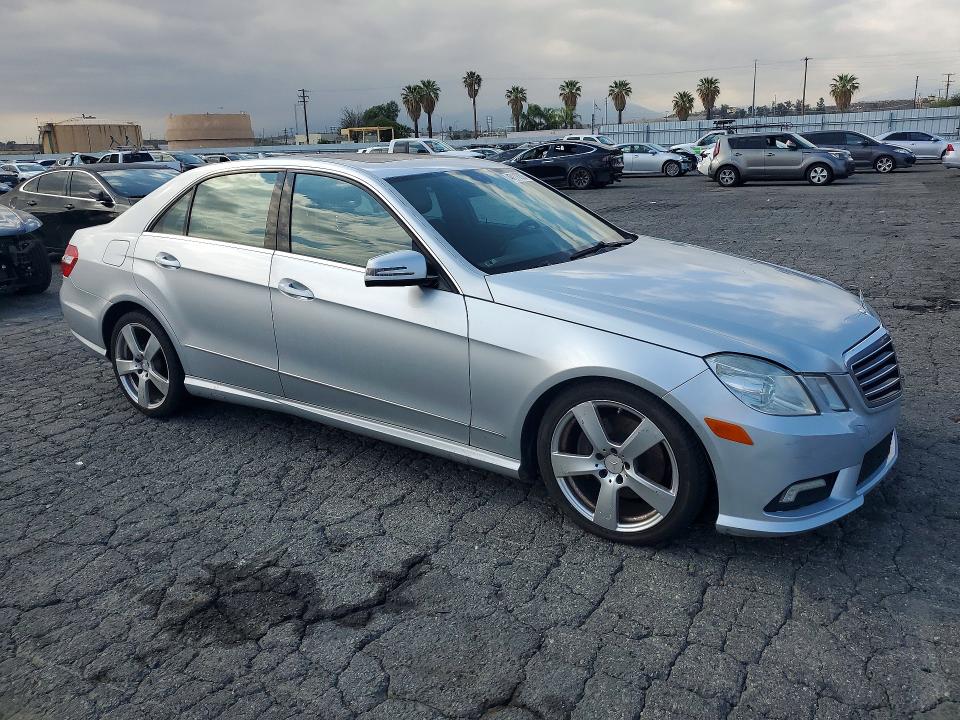 Photo 4 from auction – 2011 MERCEDES-BENZ E with VIN WDDHF5GB7BA361105