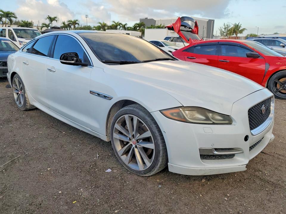 Photo 4 from auction – 2016 JAGUAR XJ with VIN SAJWA1C74G8W01849