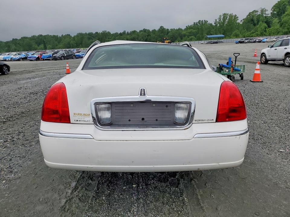 Photo 6 from auction – 2009 LINCOLN TOWN CAR with VIN 2LNHM82V49X618785