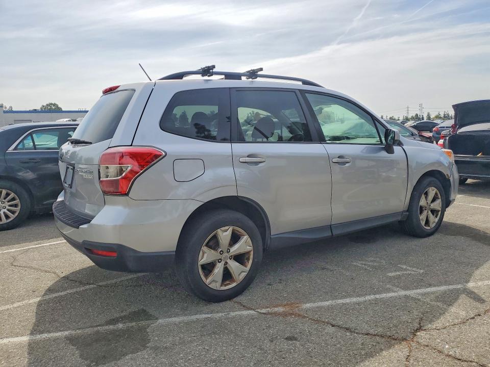 Photo 3 from auction – 2015 SUBARU FORESTER with VIN JF2SJADC3FH833545