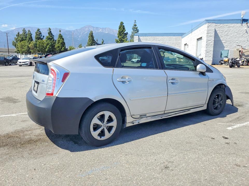 Photo 3 from auction – 2013 TOYOTA PRIUS with VIN JTDKN3DU8D0344982
