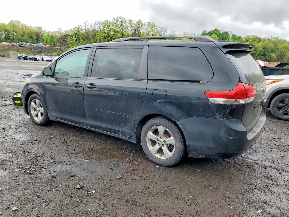Photo 2 from auction – 2013 TOYOTA SIENNA with VIN 5TDKK3DC8DS367644