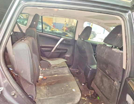 Photo 11 from auction – 2018 TOYOTA RAV4 with VIN JTMRFREV5JD228052