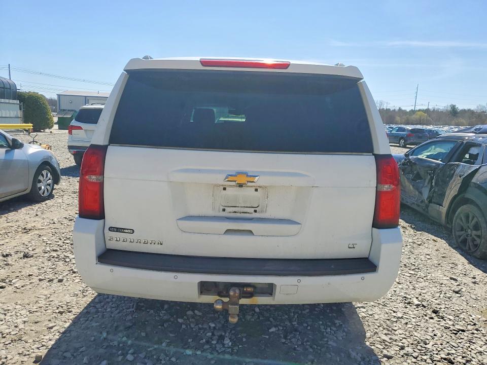 Photo 6 from auction – 2016 CHEVROLET SUBURBAN with VIN 1GNSKHKC3GR245638
