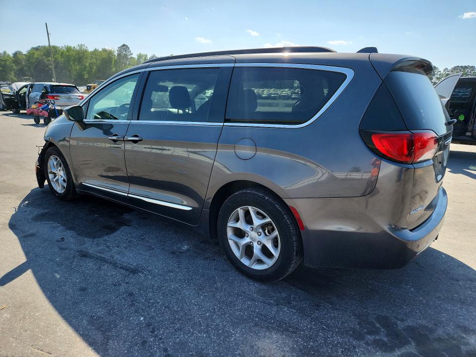 Photo 2 from auction – 2017 CHRYSLER PACIFICA with VIN 2C4RC1BG5HR725707
