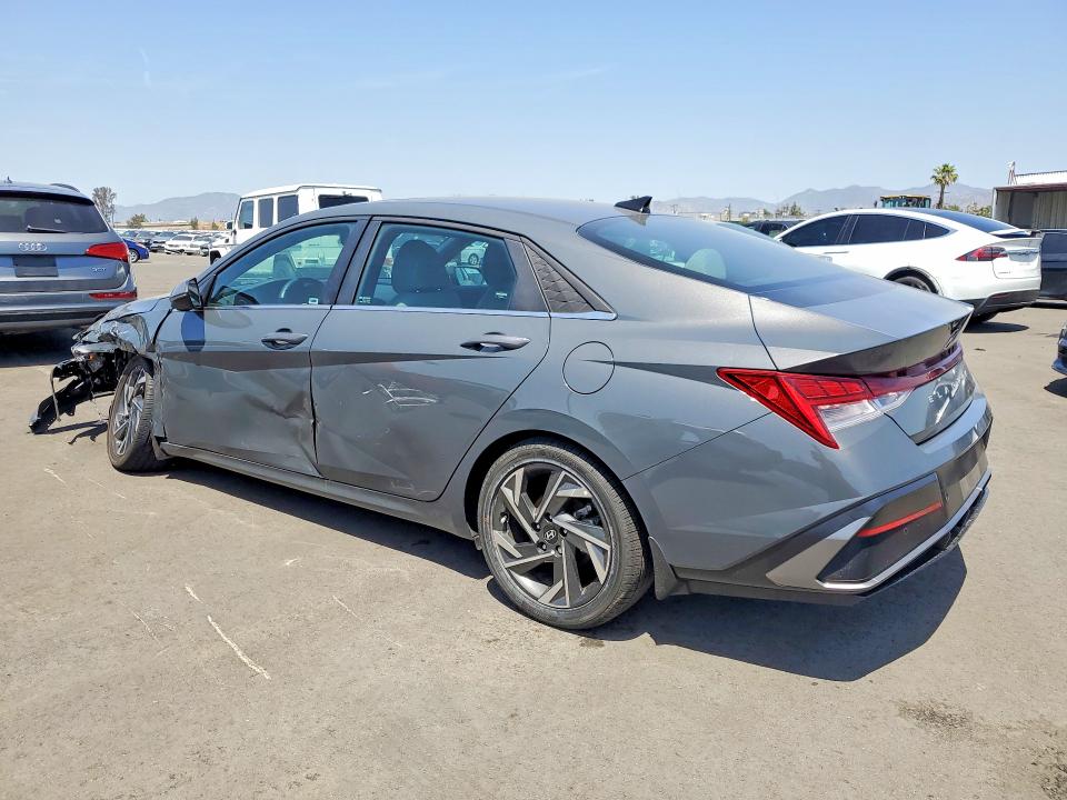 Снимка 2 от търг – 2024 HYUNDAI ELANTRA с VIN KMHLN4DJ1RU099731