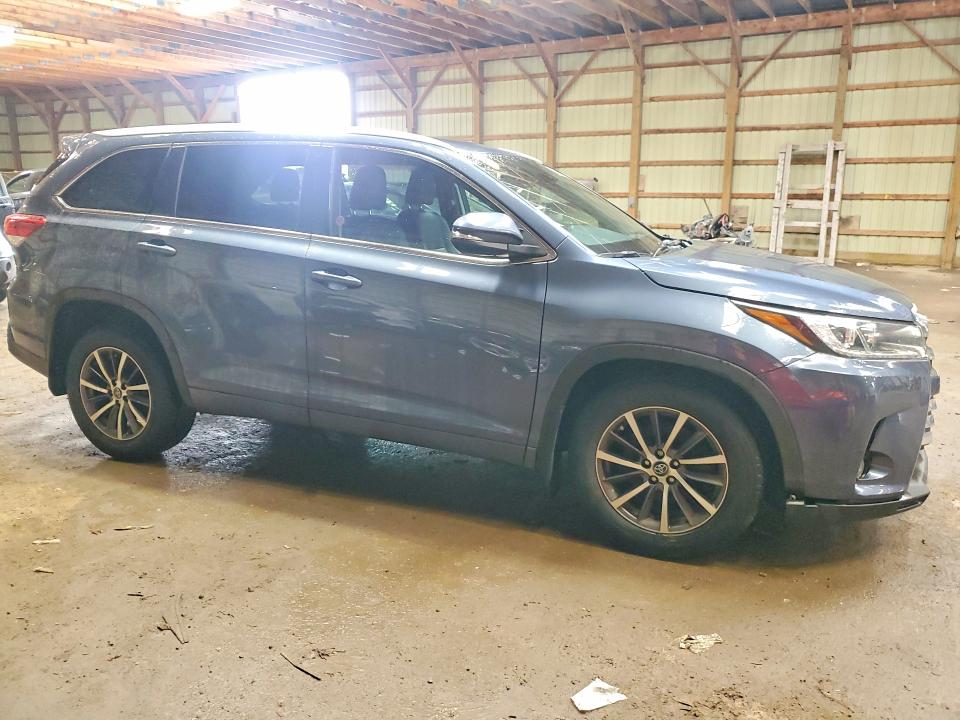 Photo 4 from auction – 2017 TOYOTA HIGHLANDER with VIN 5TDJZRFH1HS514377