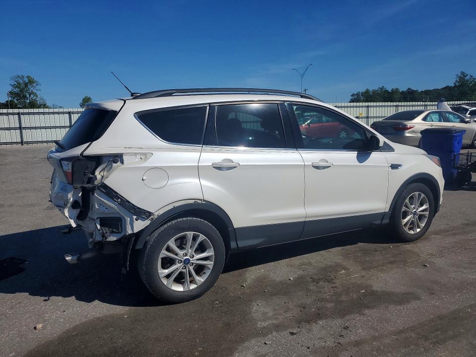 Photo 3 from auction – 2017 FORD ESCAPE with VIN 1FMCU0GD1HUA31350
