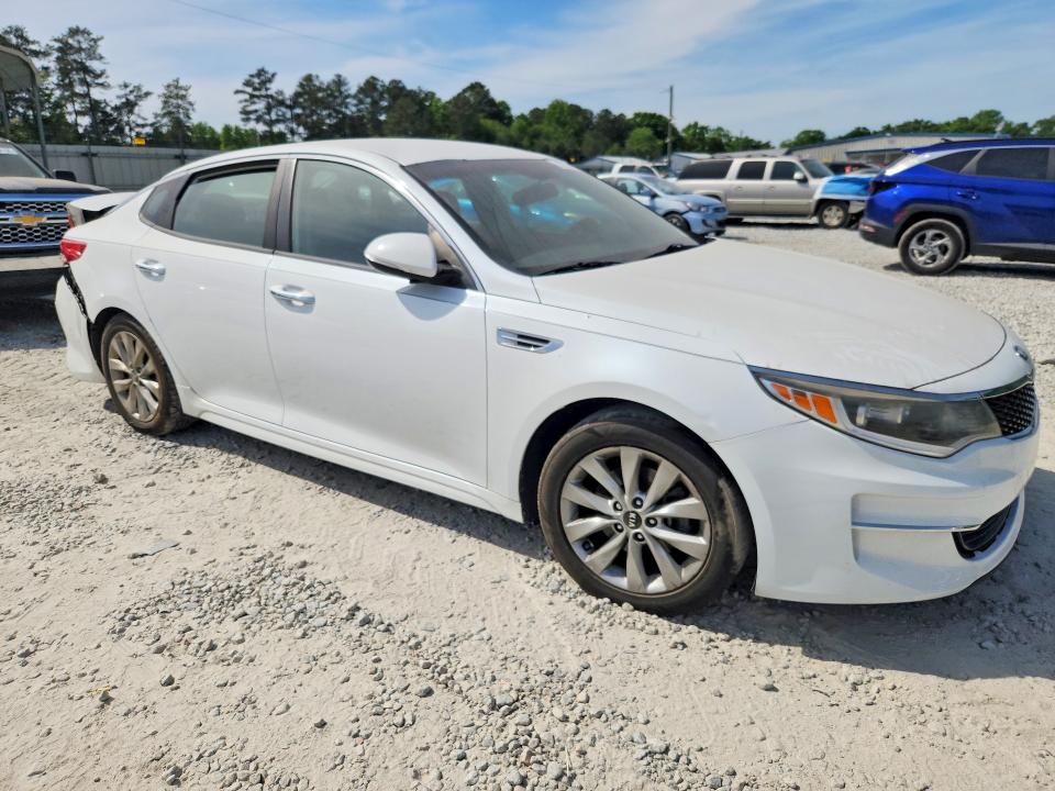 Photo 4 from auction – 2018 KIA OPTIMA with VIN 5XXGT4L33JG254272