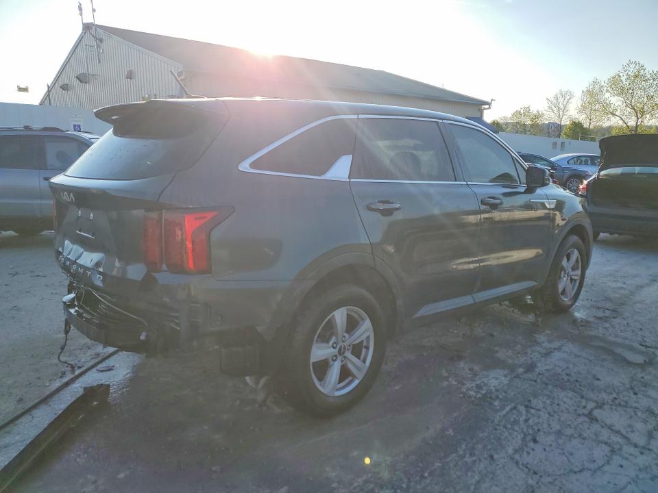 Photo 3 from auction – 2022 KIA SORENTO with VIN 5XYRG4LC6NG136103