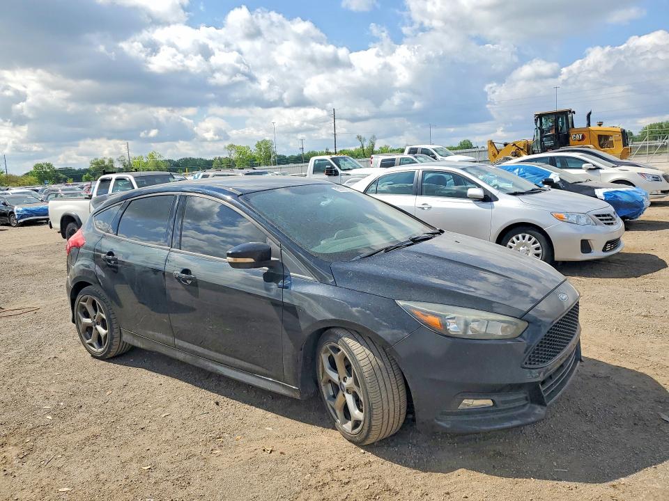 Photo 4 from auction – 2017 FORD FOCUS with VIN 1FADP3L91HL259928