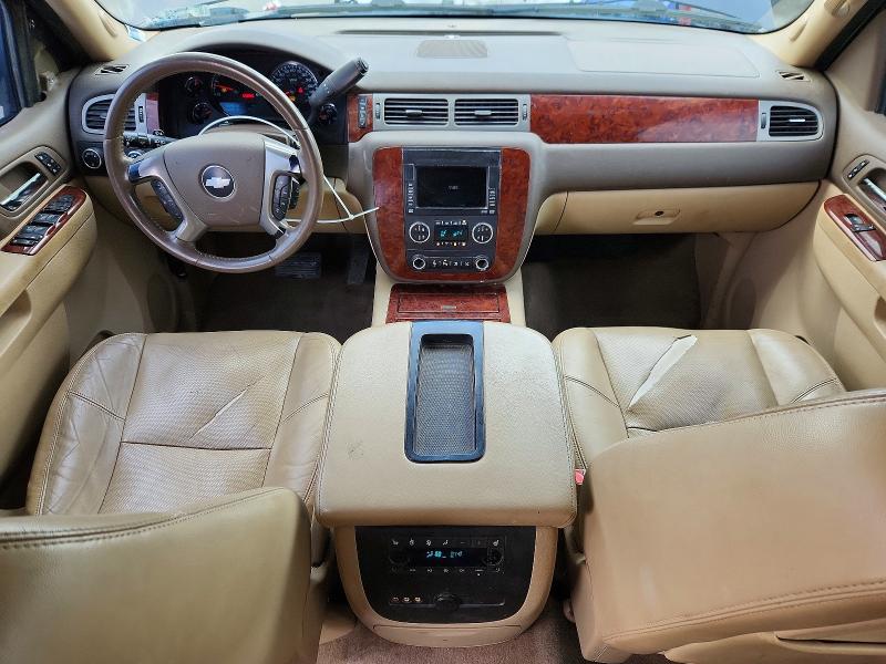 Photo 8 from auction – 2010 CHEVROLET SUBURBAN with VIN 1GNUKKE39AR147237