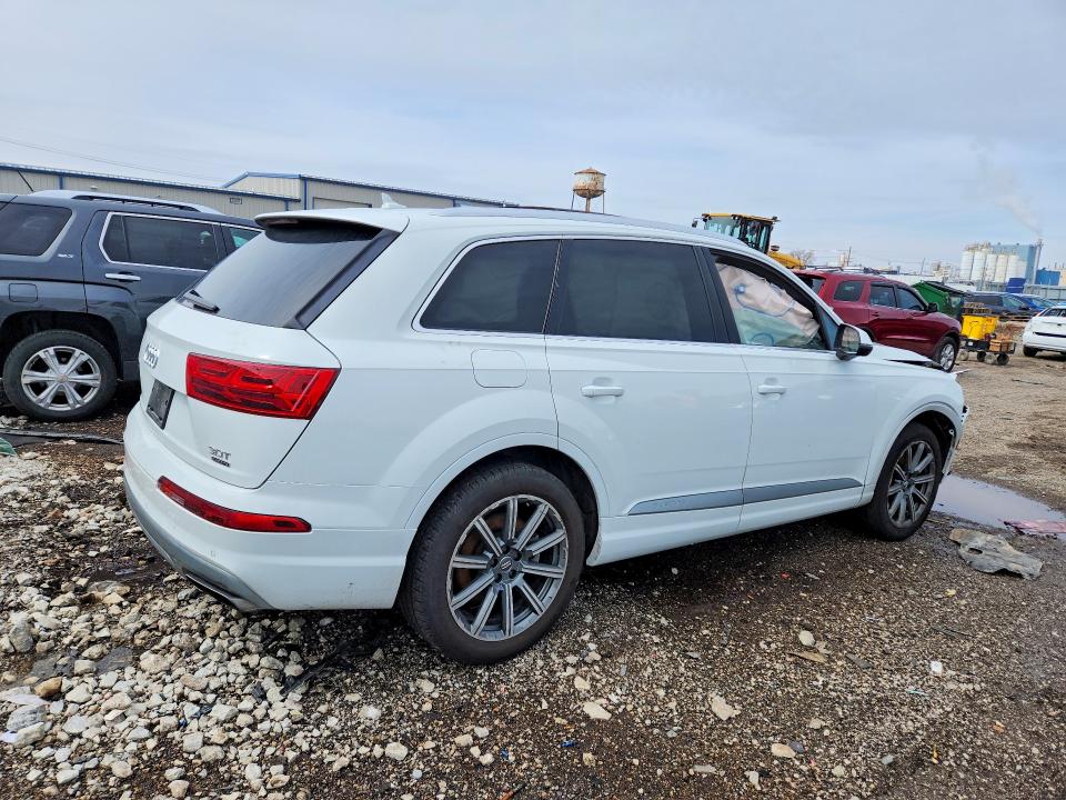 Фото 3 с аукциона – 2017 AUDI Q7 с VIN WA1LAAF7XHD058359