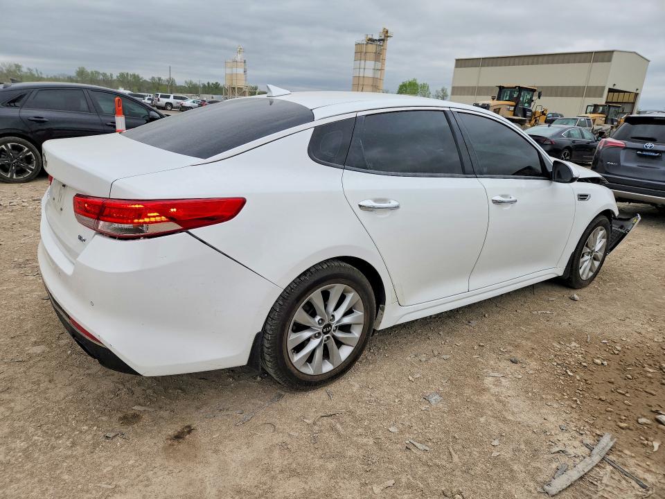 Photo 3 from auction – 2018 KIA OPTIMA with VIN 5XXGU4L39JG218597