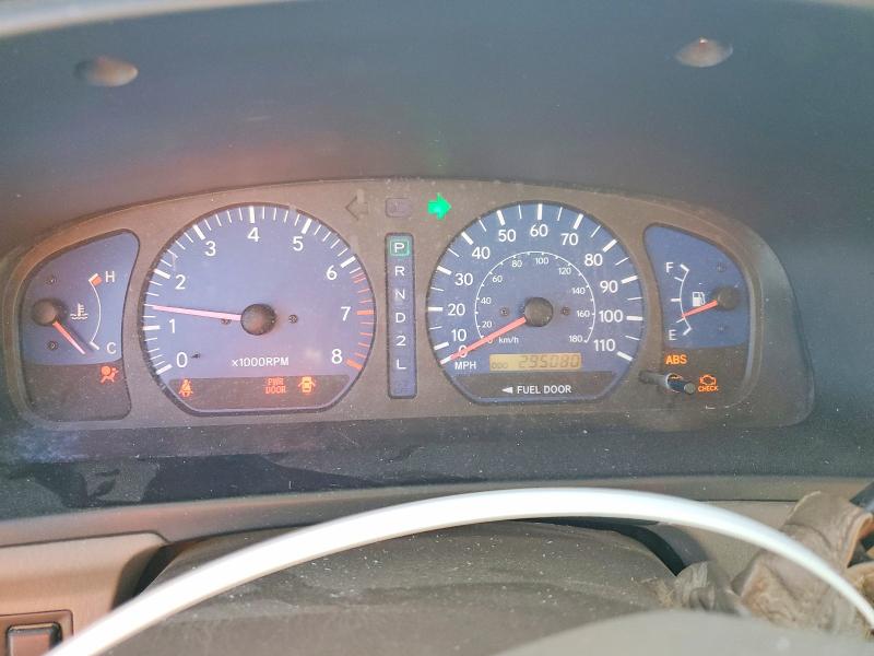 Photo 9 from auction – 2002 TOYOTA SIENNA with VIN 4T3ZF13C82U490364