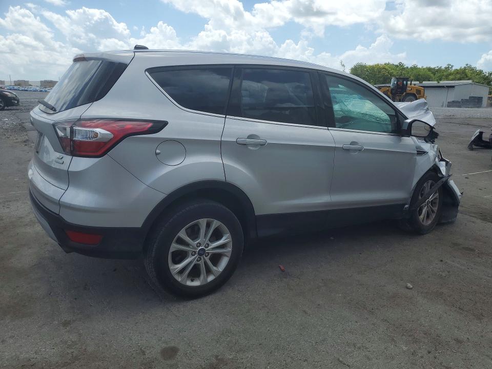 Photo 3 from auction – 2017 FORD ESCAPE with VIN 1FMCU0GD1HUB36566