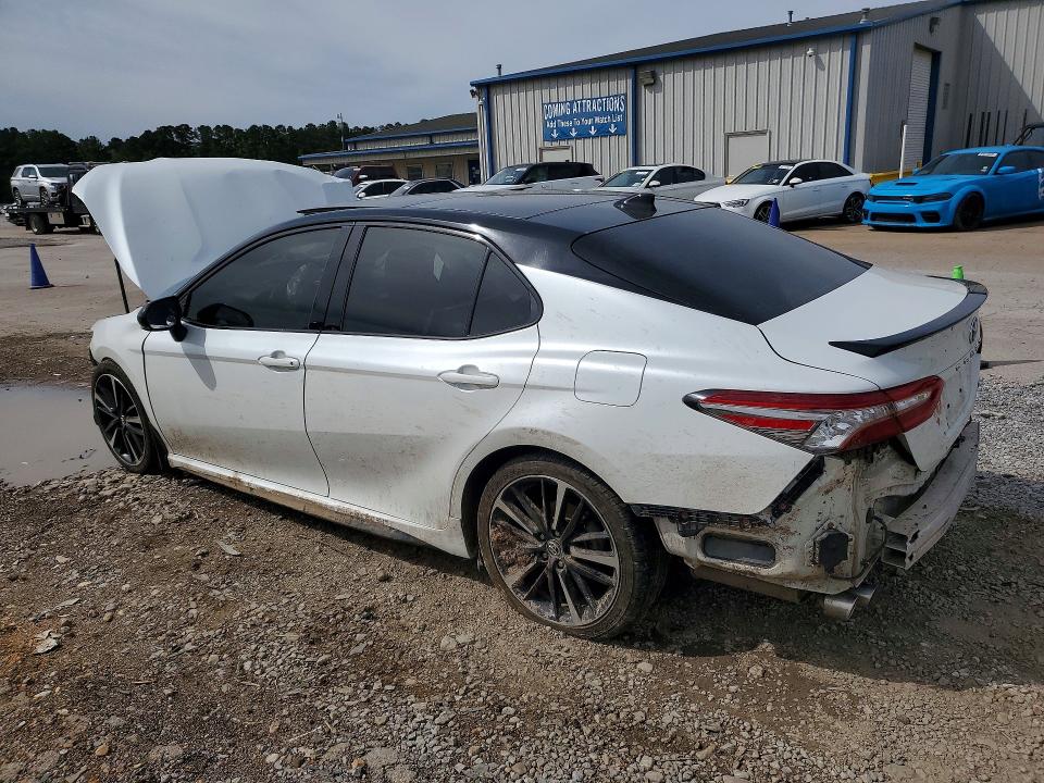 Снимка 2 от търг – 2019 TOYOTA CAMRY с VIN 4T1B61HK9KU169735