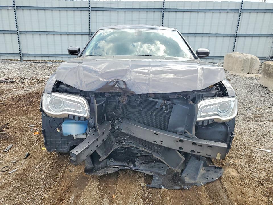 Снимка 5 от търг – 2016 CHRYSLER 300 с VIN 2C3CCAAG3GH156582