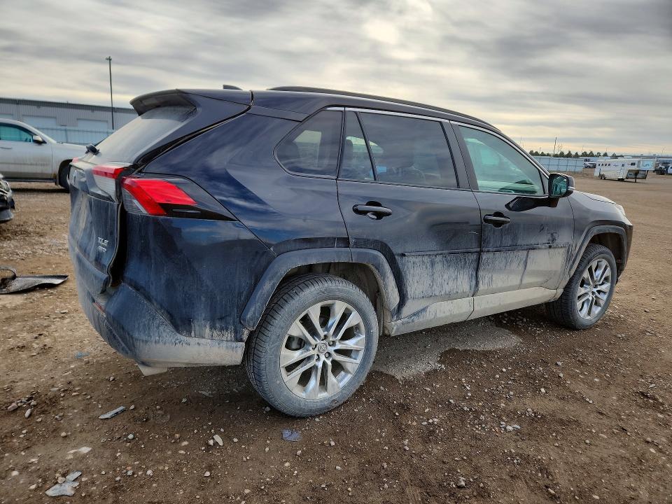 Photo 3 from auction – 2021 TOYOTA RAV4 with VIN 2T3A1RFVXMC180440