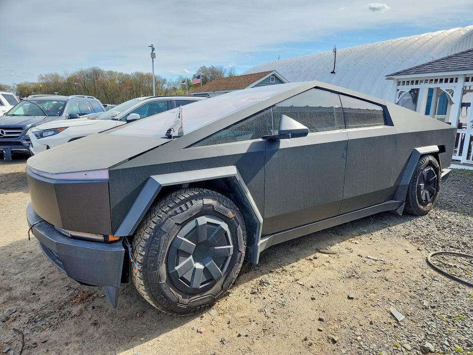 TESLA CYBERTRUCK 2024 with VIN 7G2CEHED1RA001322 - Photo from auction