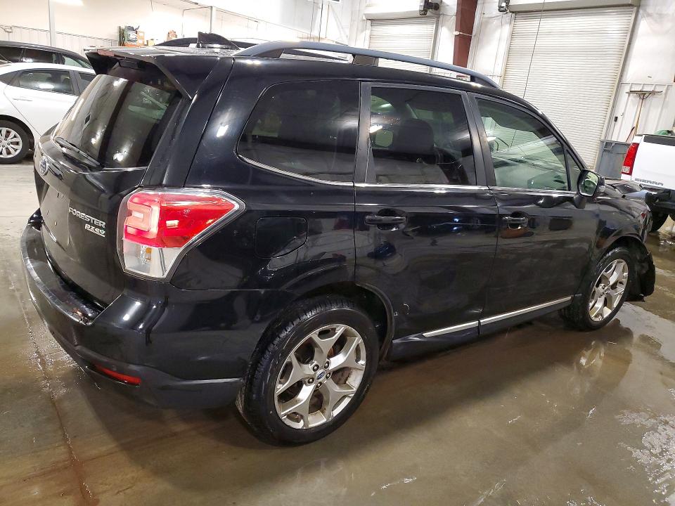 Photo 3 from auction – 2017 SUBARU FORESTER with VIN JF2SJAWC2HH505047