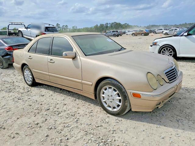 Photo 4 from auction – 2000 MERCEDES-BENZ E with VIN WDBJF65J9YB075091