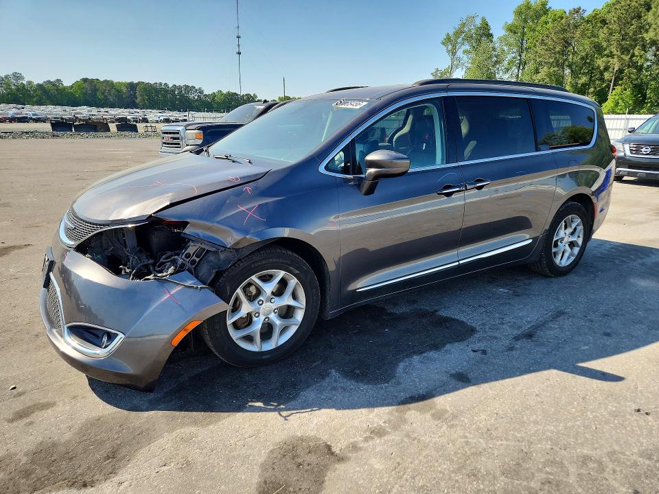 CHRYSLER PACIFICA 2017 with VIN 2C4RC1BG5HR725707 - Photo from auction