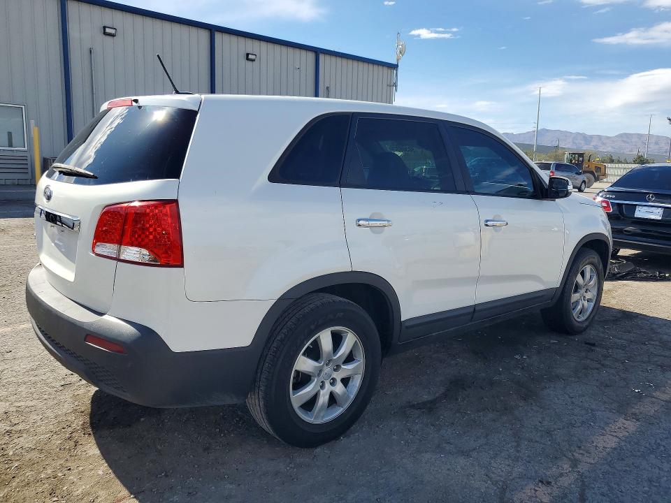 Photo 3 from auction – 2012 KIA SORENTO with VIN 5XYKT3A15CG232634