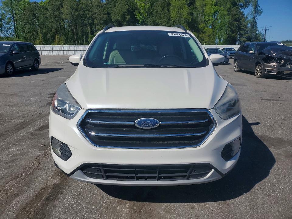 Photo 5 from auction – 2017 FORD ESCAPE with VIN 1FMCU0GD1HUA31350