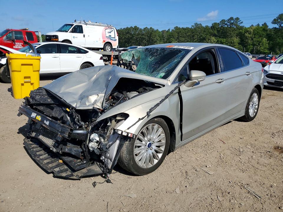 Photo 1 from auction – 2015 FORD FUSION with VIN 3FA6P0LU5FR161169