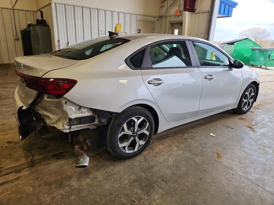 Photo 3 from auction – 2021 KIA FORTE with VIN 3KPF24AD8ME341463