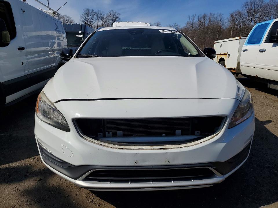 Photo 5 from auction – 2015 VOLVO V60 CROSS COUNTRY with VIN YV4612HK1F1000646