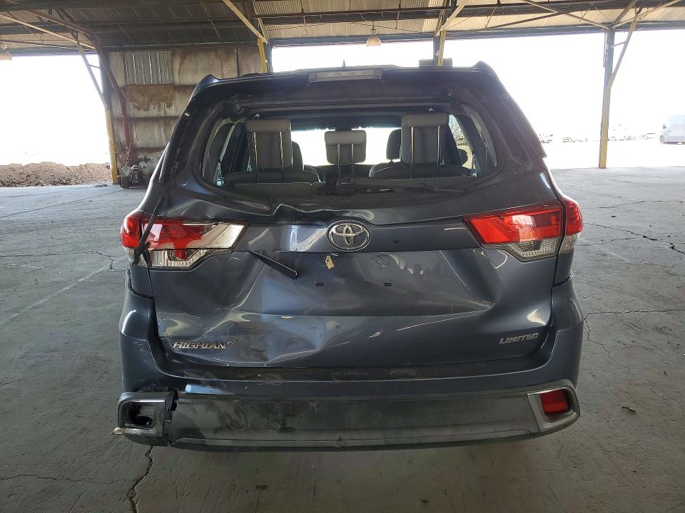 Photo 6 from auction – 2018 TOYOTA HIGHLANDER with VIN 5TDYZRFH3JS275466