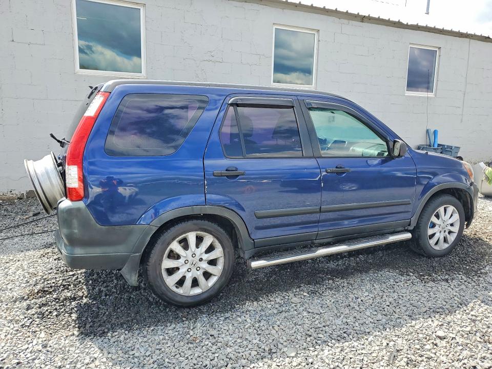 Photo 3 from auction – 2005 HONDA CR-V with VIN JHLRD685X5C017623