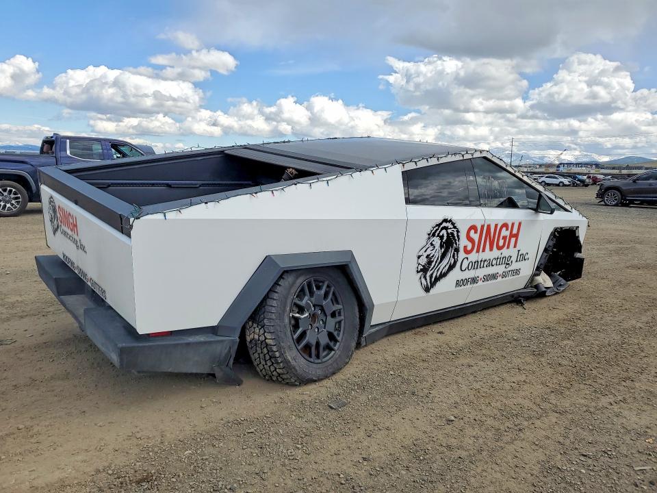 Photo 3 from auction – 2024 TESLA CYBERTRUCK with VIN 7G2CEHEE5RA031349